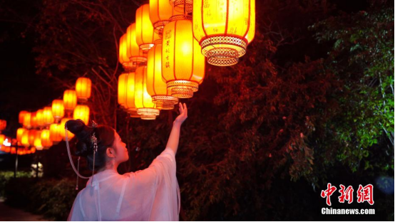 妙趣中国年：为什么说元宵节才是中国“情人节”？