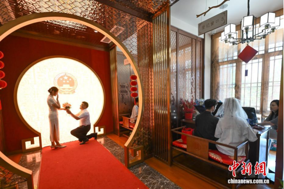 妙趣中国年：为什么说元宵节才是中国“情人节”？